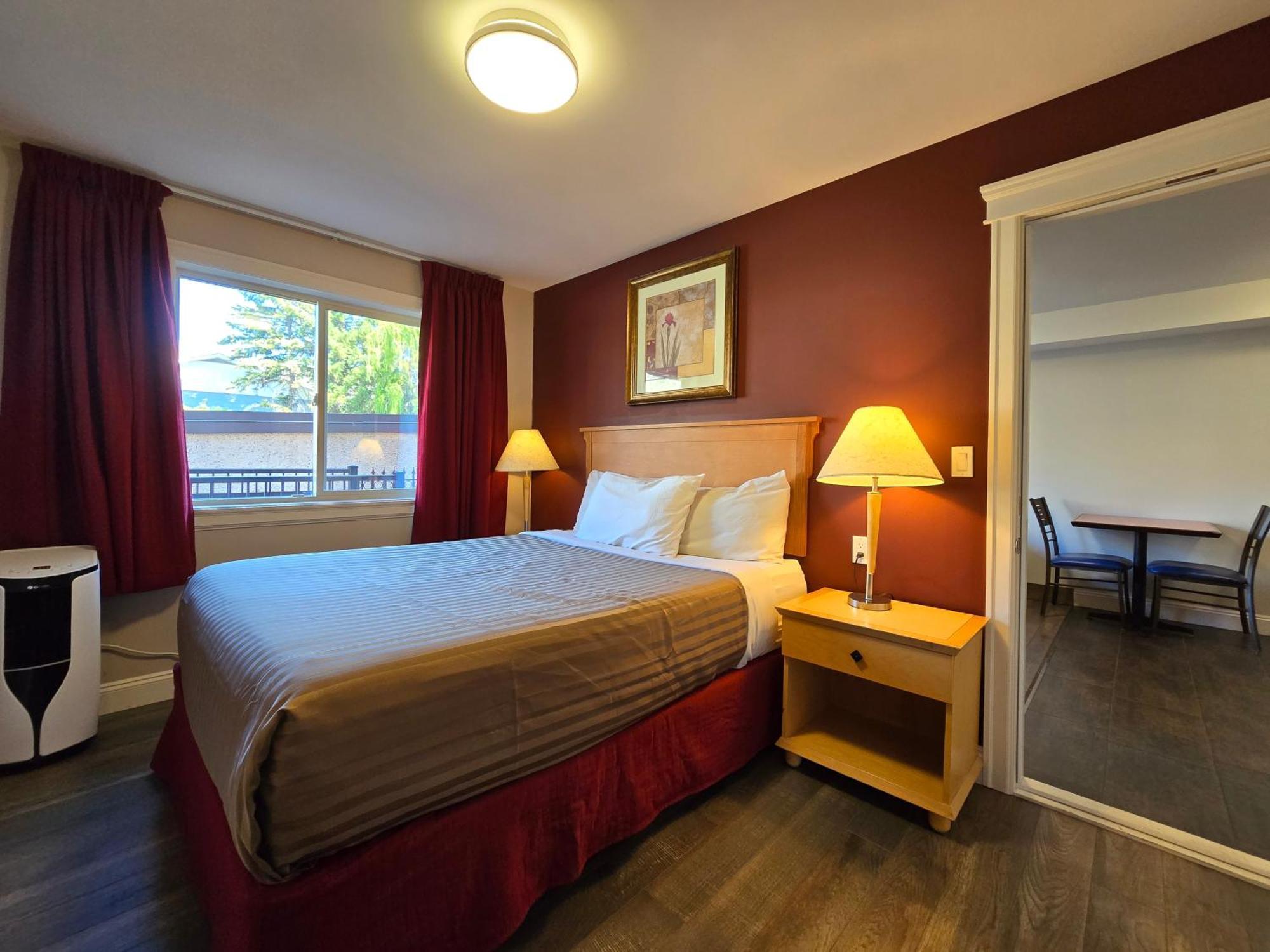 Sahara Courtyard Inn & Suites Osoyoos Exterior foto
