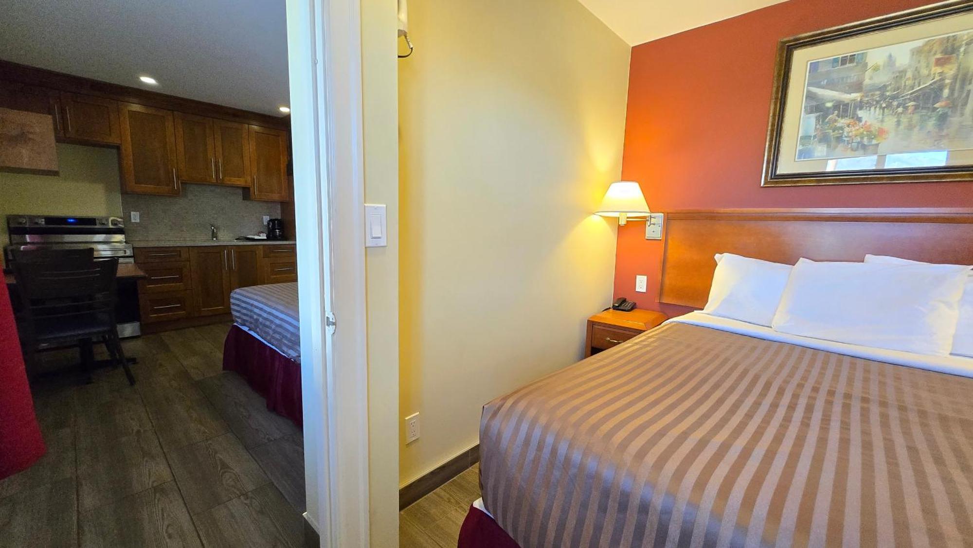 Sahara Courtyard Inn & Suites Osoyoos Exterior foto