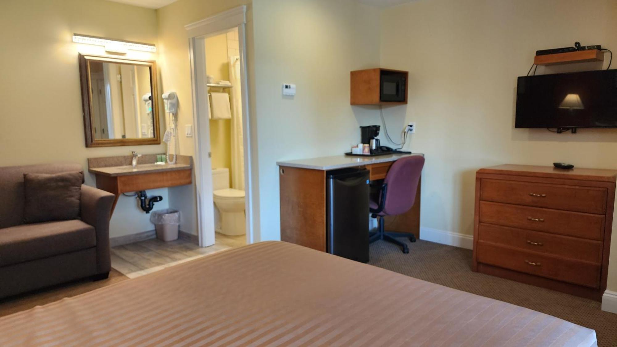 Sahara Courtyard Inn & Suites Osoyoos Exterior foto