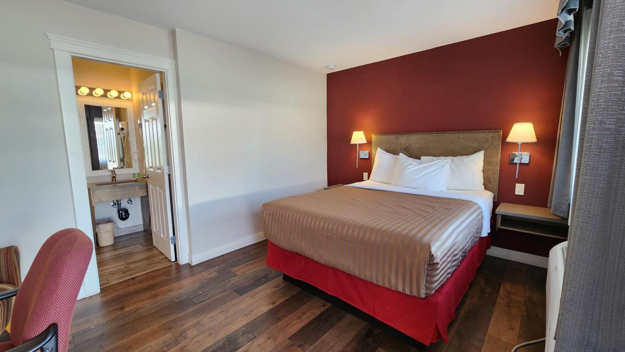 Sahara Courtyard Inn & Suites Osoyoos Exterior foto